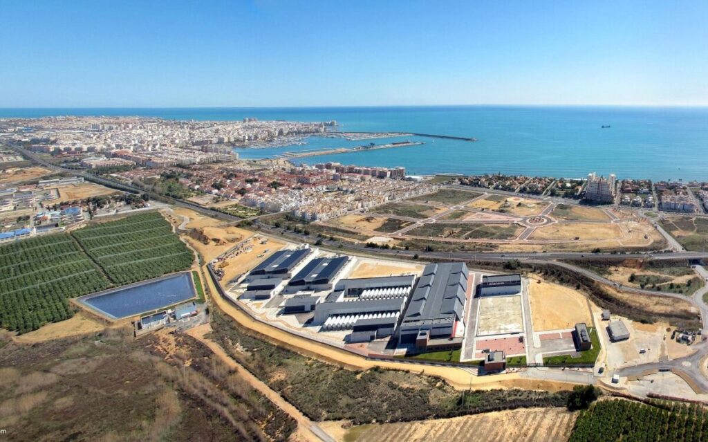 Torreviaje Sea Water Desalination plant with a capacity of 260,000 m3 per day.